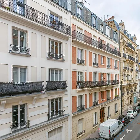 Warm Pineapple Apartment- Becon Les Bruyere